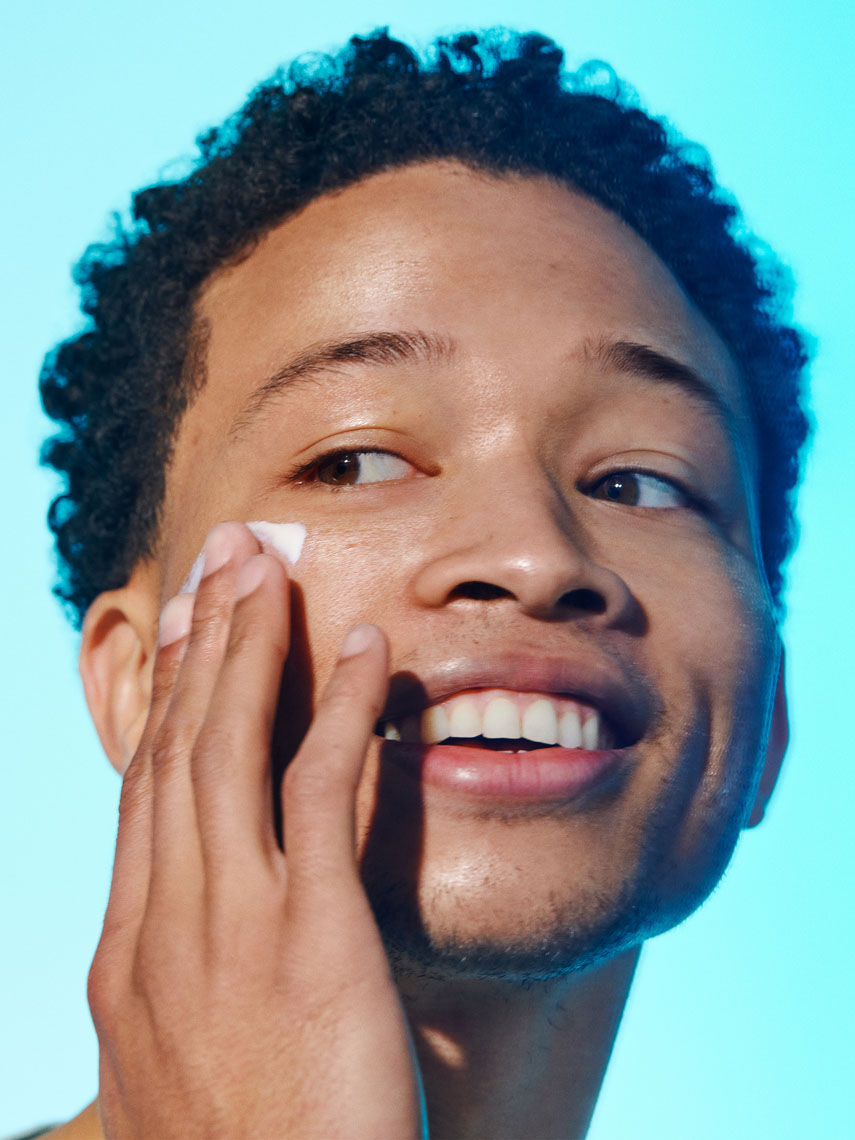 Kinship_2022_SelfReflect_OnFigure_Vertical_0014_Kinship_2022_SelfReflectSport_Xavier_Skin_0072